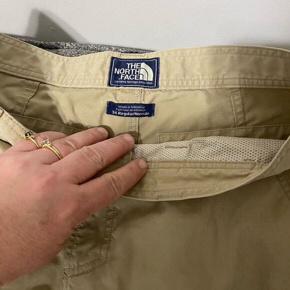 The North Face Cargo Shorts - Picture 2 of 3